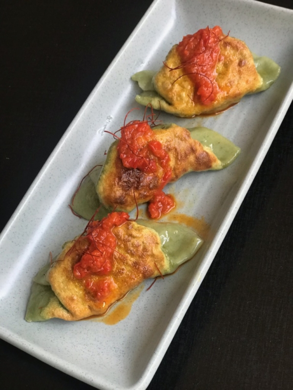 Fried spinach & water chestnut wontons, spicy chilli dressing (3pcs) vegan