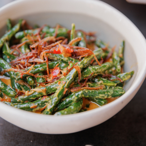 Stir fry green beans with chilli candlenut, kaffir lime & coconut milk GF (Vegan)