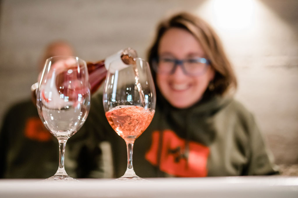 Pinot Gris on Skins on pour